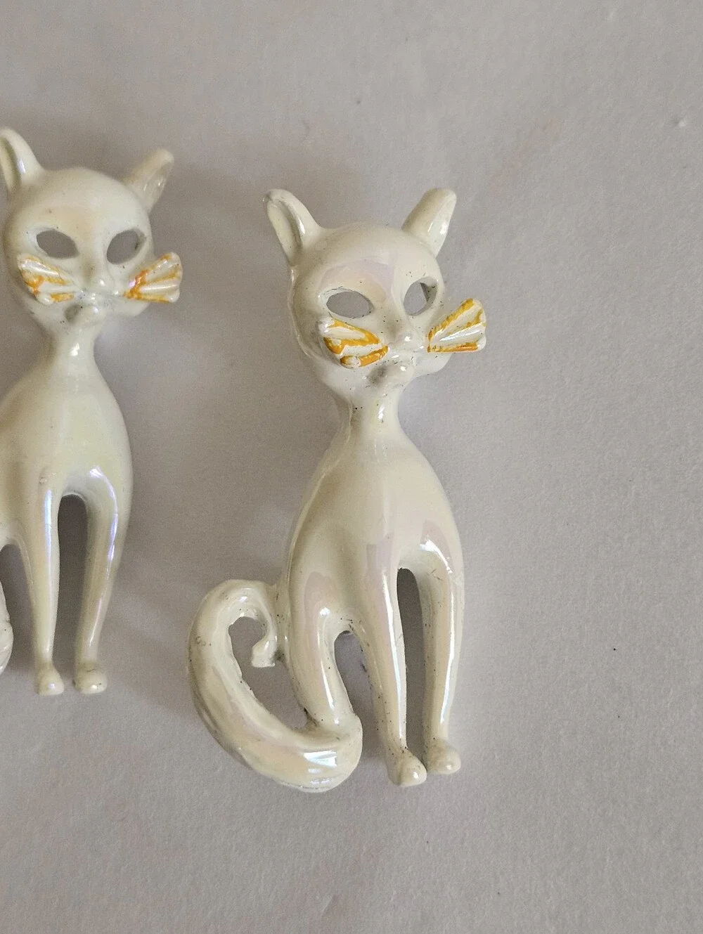 Vintage MCM Iridescent White Enamel Cat Brooch Pin Pair 1970s Scatter Set 1.5